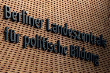 Unbeleuchtete Buchstaben